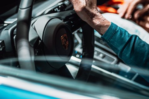 如果微信辅助解封后账号仍然无法正常使用某些微信小程序云函数功能，应该如何进一步排查？